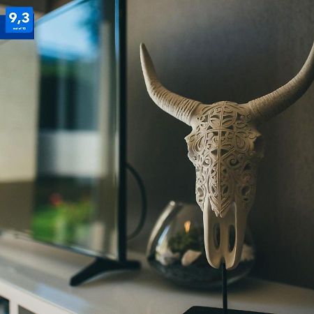 Le Petit Roi - Standingplace ル・シェネ エクステリア 写真